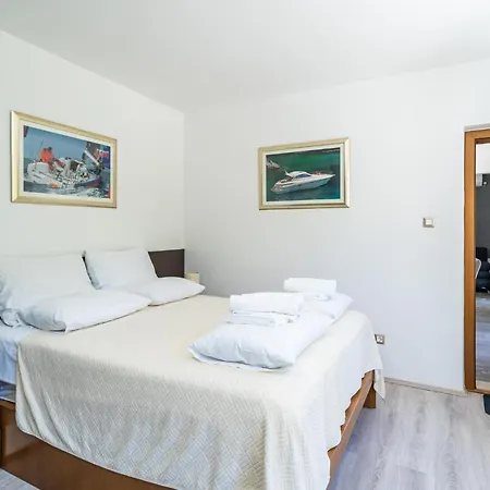 Amazing In Mokosica With Wifi Apartmán
