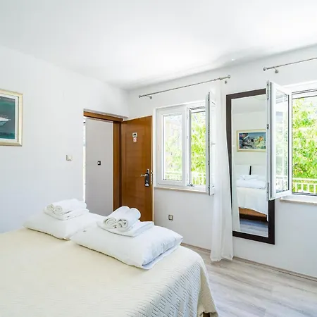 Amazing In Mokosica With Wifi Apartmán