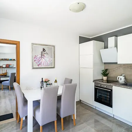 Amazing In Mokosica With Wifi Apartament Mokošica