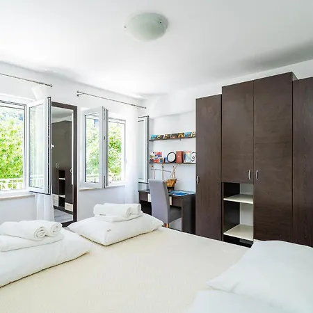 Amazing In Mokosica With Wifi Apartament *