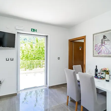 Amazing In Mokosica With Wifi Apartament Mokošica