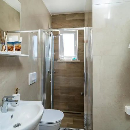 Amazing In Mokosica With Wifi *