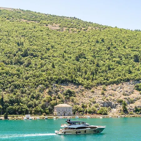 Amazing In Mokosica With Wifi Apartament *